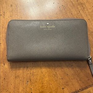 Kate Spade Grey Wallet with zipper